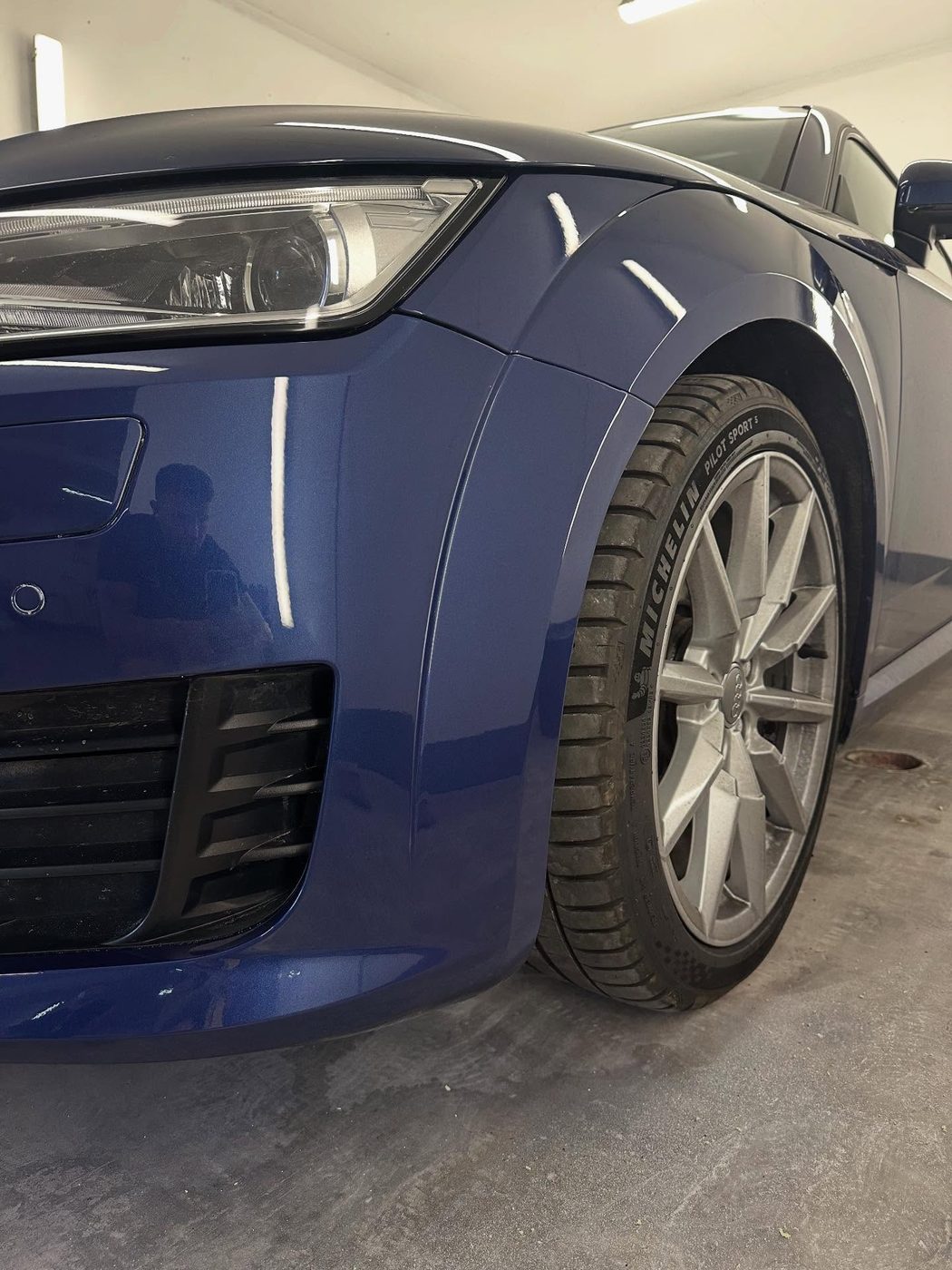 Audi TT front wing after scratch repair, paintwork fully restored